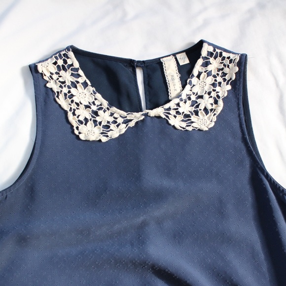 Blue sleeveless shirt with peter pan collar - Picture 2 of 5